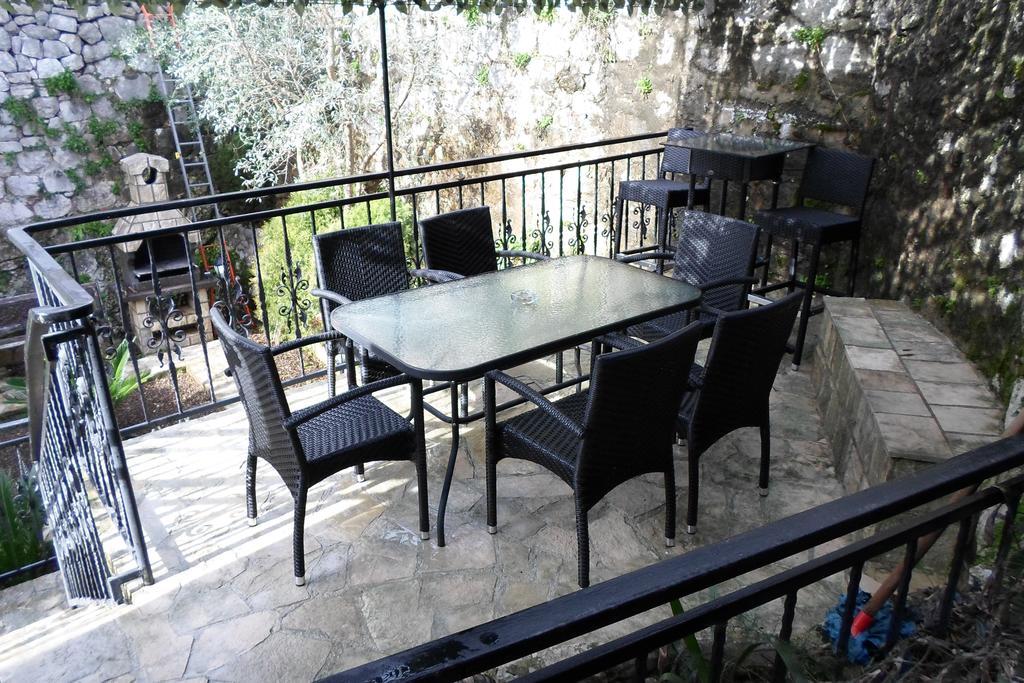 Holiday Home Stone House Perast Eksteriør bilde