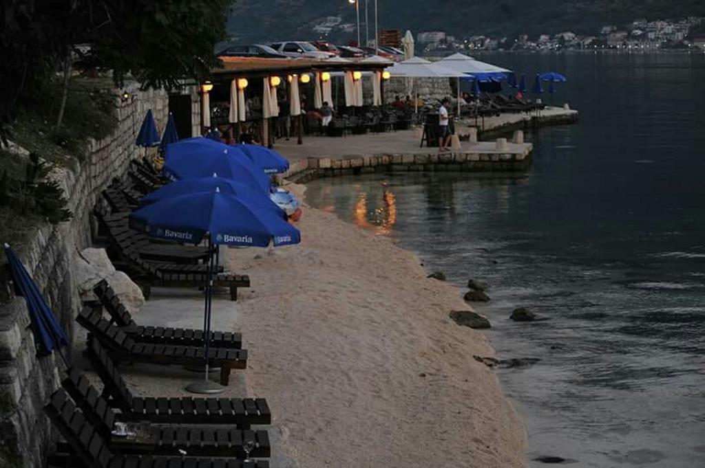 Holiday Home Stone House Perast Eksteriør bilde